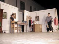 Zia Cuncipita arriva arrabbiata dopo le cattive notizie sul fratello Rafele